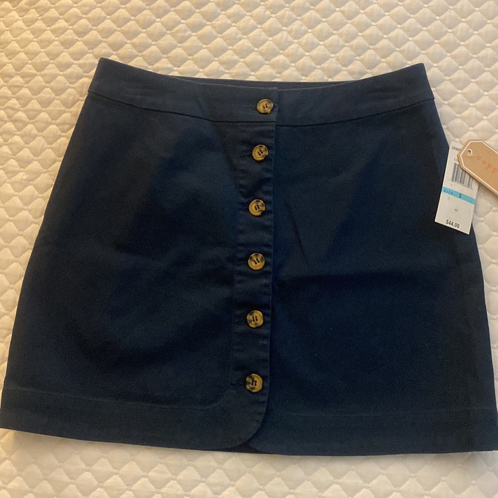 copper key Mini skirt NWT 97% cotton 3% spandex Navy Button Front heavier fabric